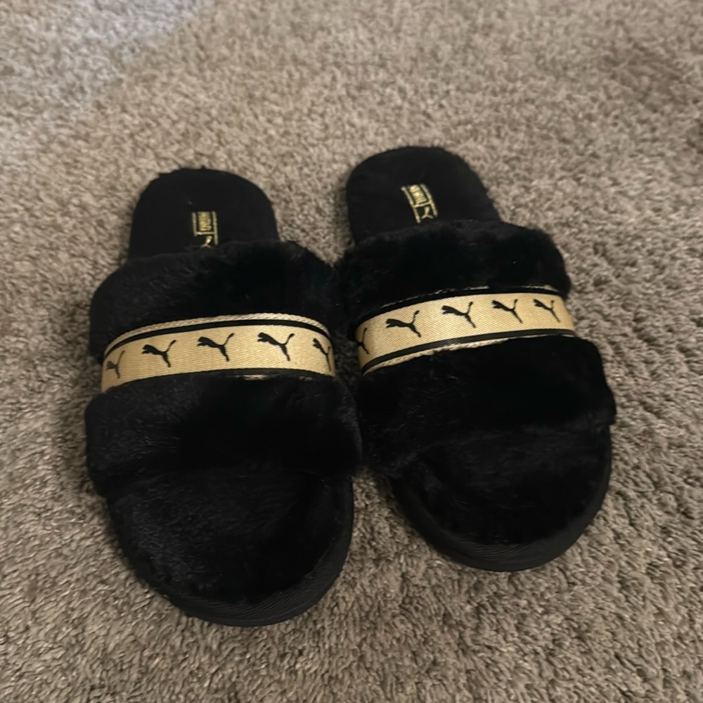 Puma fuzzy slippers